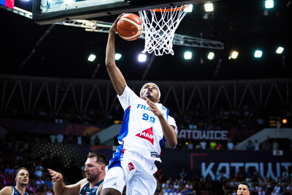 利在前两场 利在前两场