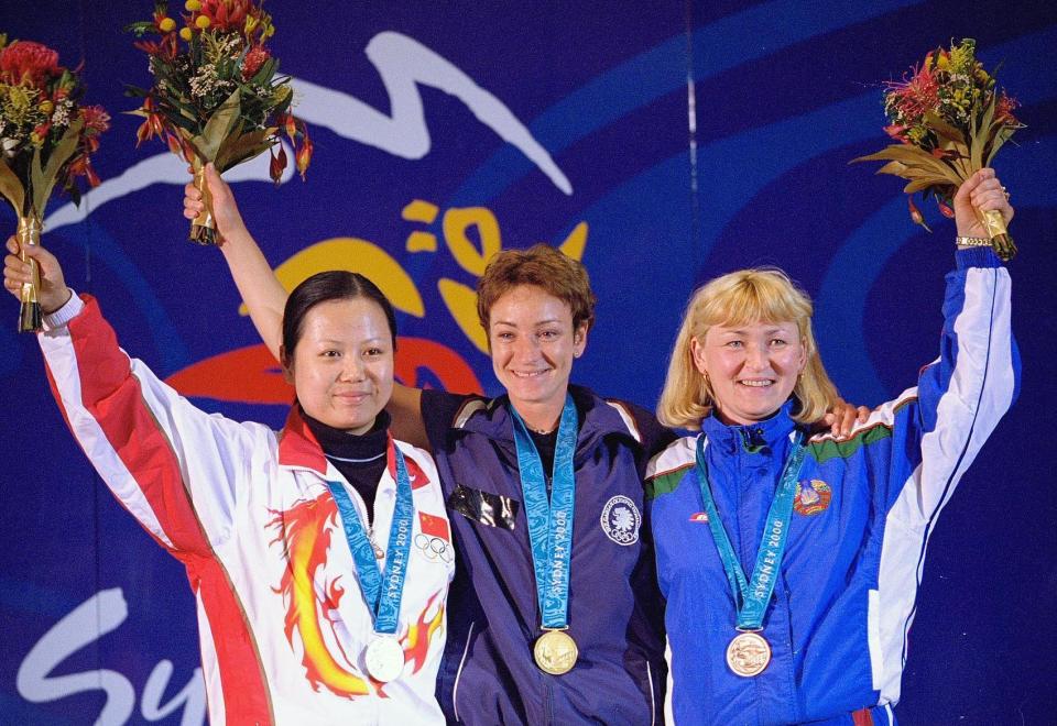 赛后的颁奖, 证件可以免